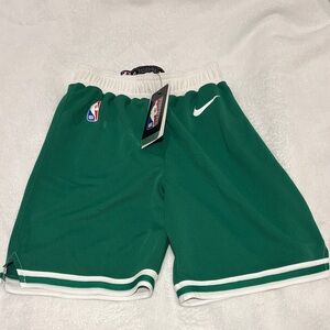 Nike Kids Celtics Green Sports Shorts size M (5/6)